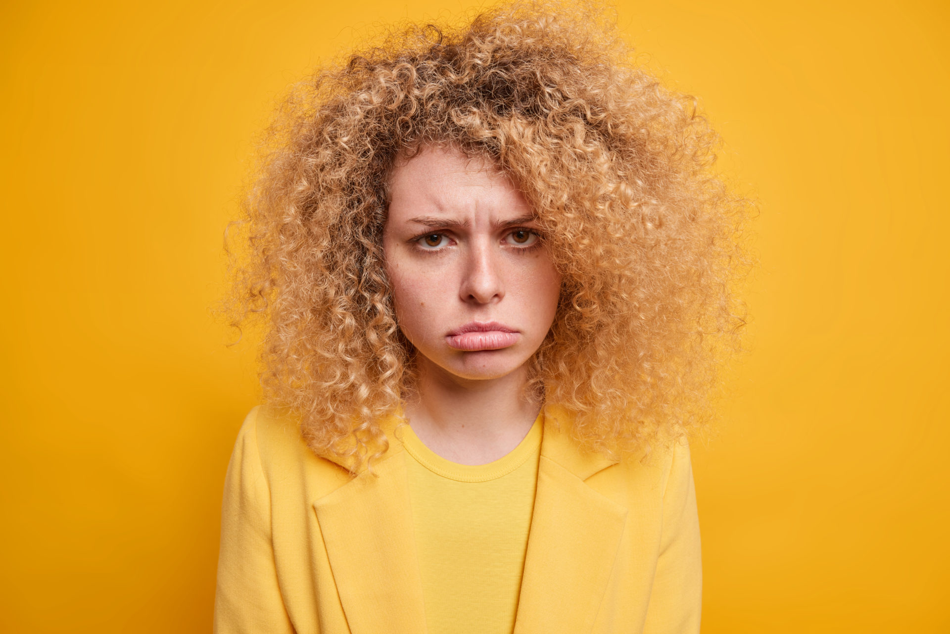 13 Reasons Why Your Curly Hair Looks Very Dry & Messy