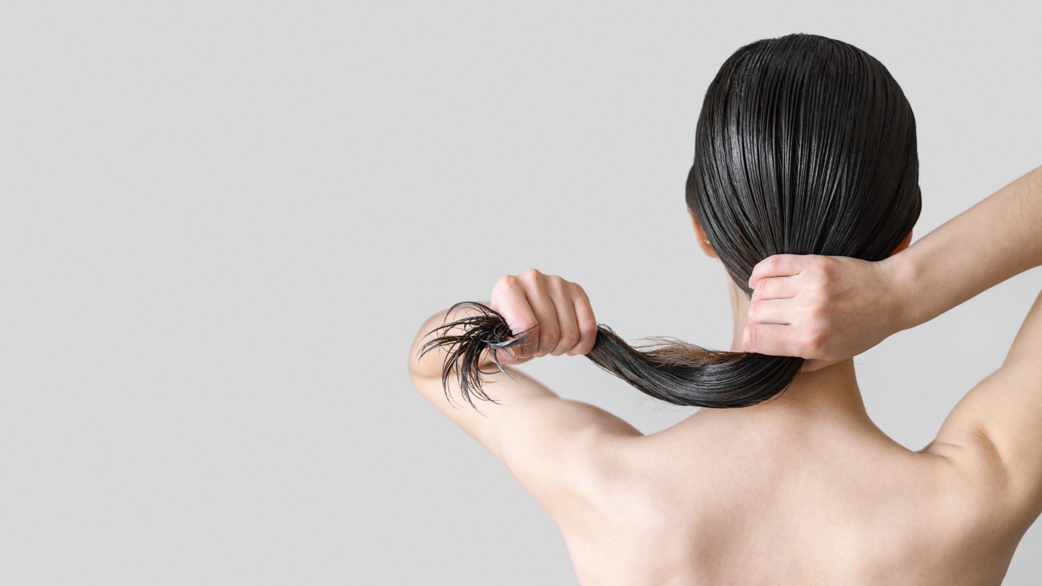 How Long Should You Really Leave Oil in Your Hair?[Explained]
