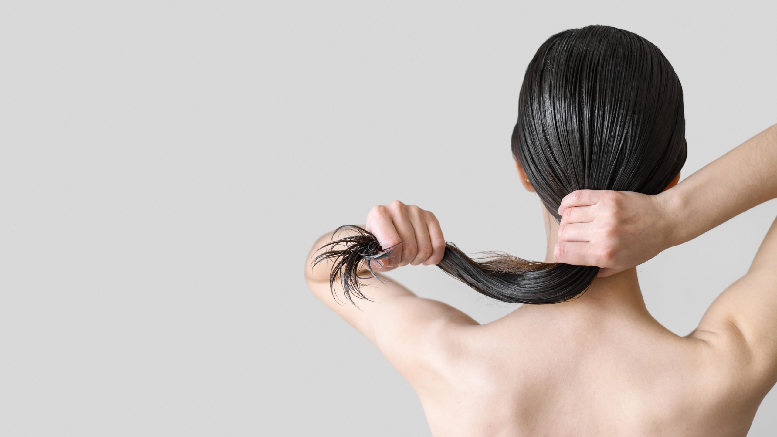 How Long Should You Really Leave Oil in Your Hair?[Explained]