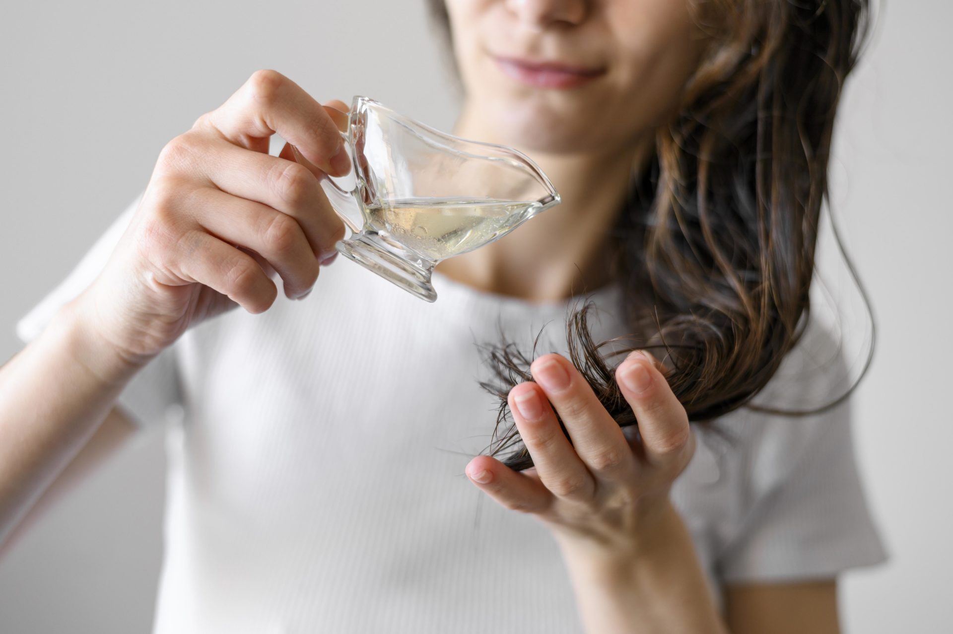 How Long Should You Really Leave Oil in Your Hair?[Explained]