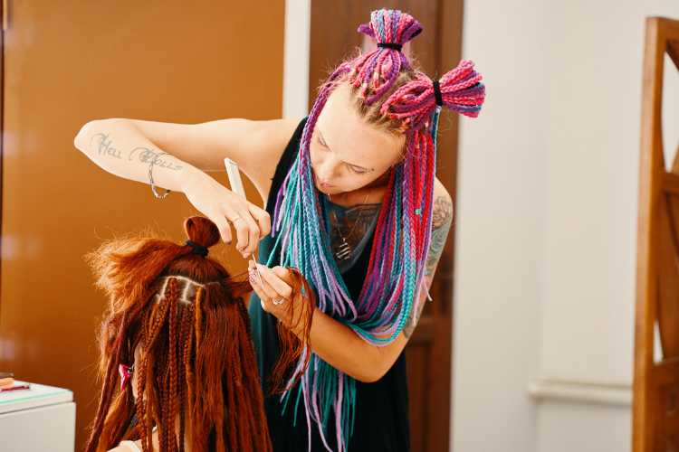 it is okay for a white woman to get box braids